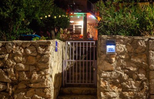 Small house at seafront - Photo 41