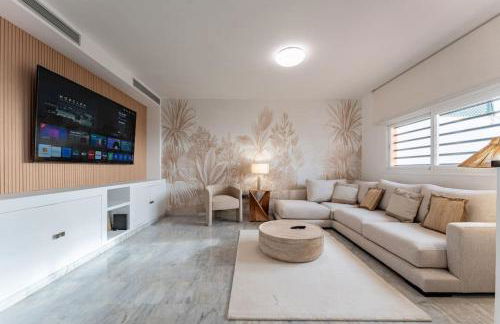 Exclusive Villa with Sea View Near Center - Foto 1