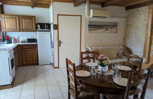 Maison Charentaise avec Cheminée, Jardin et Animaux acceptés - FR-1-653-221 - Foto 8