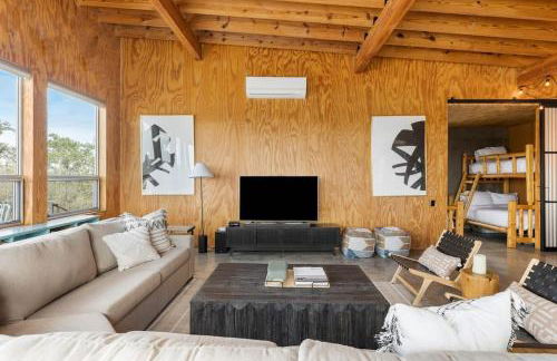 Luxury Riverfront Retreat - 6 Cabins - Private Pool - Photo 13