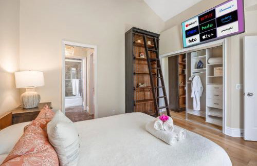 Beach Retreat- Walk to Beach, BBQ, Oceanview Rooftop & Firepit - Foto 42