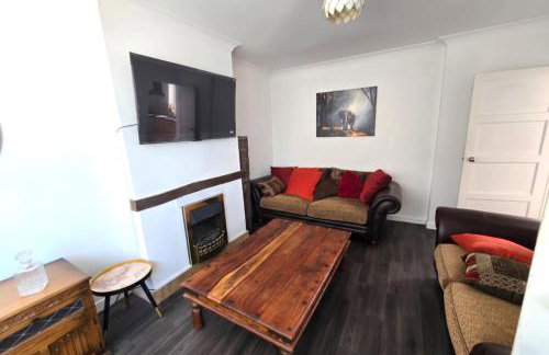 Park Road Retreat - Large 4 Bed Home with Ample Parking! - Foto 1