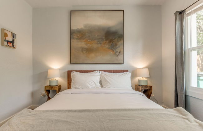 2BR Stylish Retreat in Midtown - Photo 32