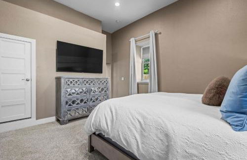 Stylish Church Conversion Walk to LoHi - Foto 31