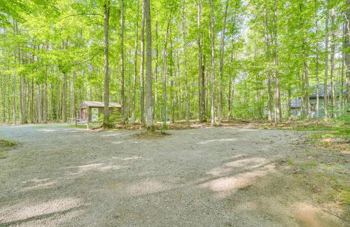 Lake Access Cabin with Deck, Fire Pit and Grill! - Foto 32