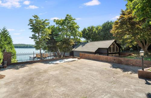 North Shore Lake - Lakefront Escape, Dock Access and Mountain Views! - Photo 44