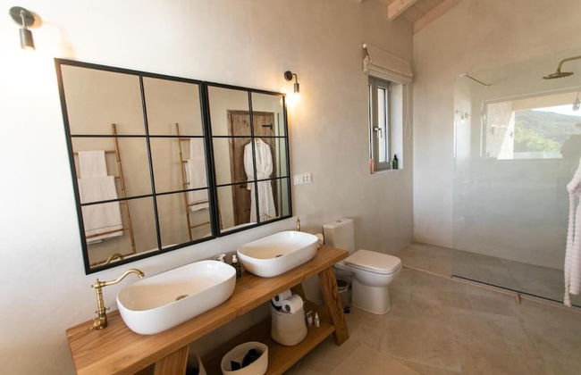 Villa Elysium Parga Luxury Detached Property in Private Grounds - Photo 11