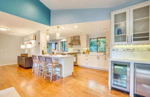 Luxe Redmond Family Home Sauna, Solarium and Creek - Foto 9