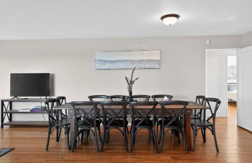 Relaxing 4 bedroom - Full Kitchen & Dining - BART - Photo 7