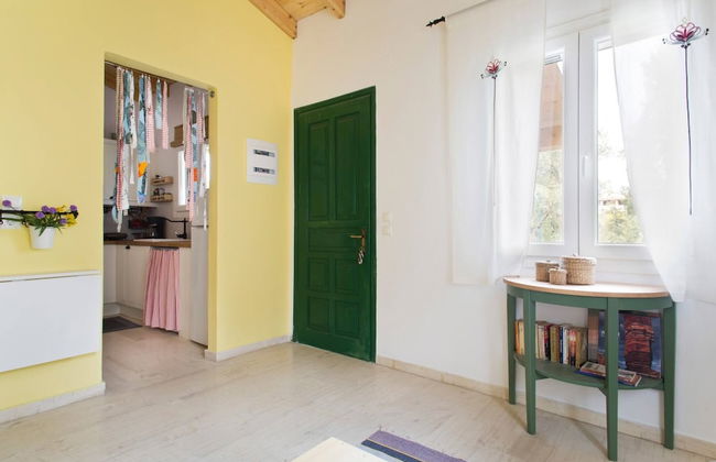 Cute Yellow Handmade House With Garden - Foto 46