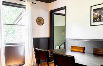 Mid-Century Modern Home Near Downtown with Free Parking - Foto 50