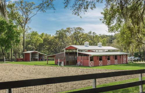 Tranquil Suite with Porch Less Than 2 Mi to Cedar Lakes! - Foto 35