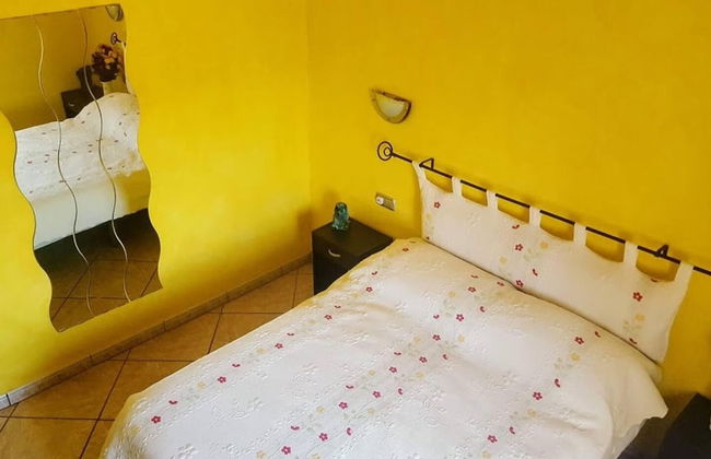 2-bed Villa Sleeps 5 - Private Pool & Free Parking - Foto 2