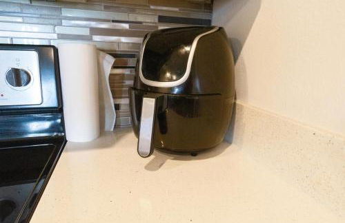 The Treehouse Spacious & Fun 2BR Retreat in the Heart of the Domain - Foto 33