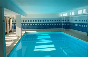 Appartement 6 places aux pieds des pistes avec piscine, wifi et parking privé, salle de bain refaite à neuf - Foto 26