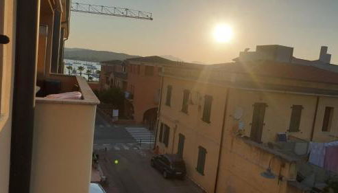 Capo Figari 15, Appartamento spazioso nel centro di Golfo Aranci con terrazza, Wi-Fi, parcheggio gratuito - Foto 4