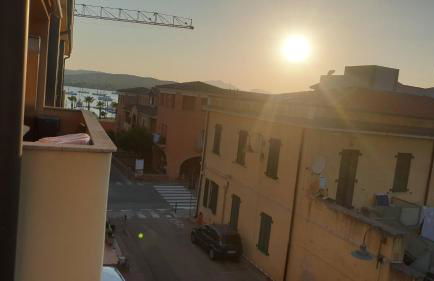 Capo Figari 15, Appartamento spazioso nel centro di Golfo Aranci con terrazza, Wi-Fi, parcheggio gratuito - Foto 4