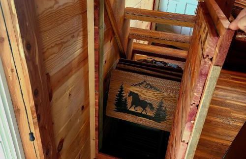 The Windstorm Cabin - Pet-friendly & a 2-person Jacuzzi hot tub! - Foto 25