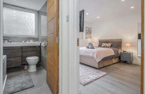 Lovely 2-Bedroom Condo With Balcony and Park View - Foto 25