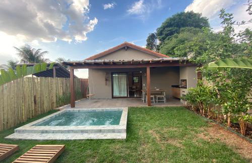 Bangalô com piscina e privacidade a 6 km do centro - Foto 1