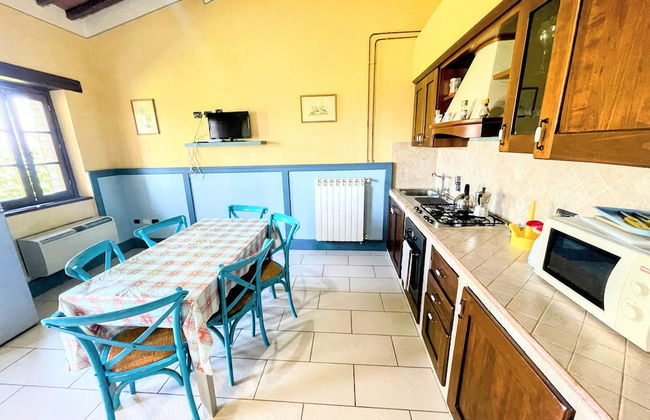 Apt 5 Aircon, Wifi, Infinity Pool, Jacuzzi, Gardens Incredible! Sleeps 4 - Photo 16