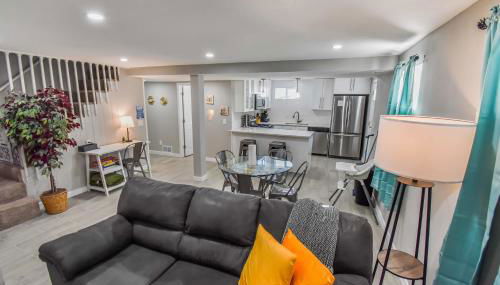 Vibrant & Cozy Two Bedroom Lower Unit King Beds - Foto 5