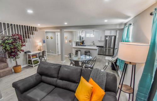 Vibrant & Cozy Two Bedroom Lower Unit King Beds - Foto 5