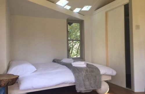 The Roundhouse - Unique space nestled in the trees - Photo 4