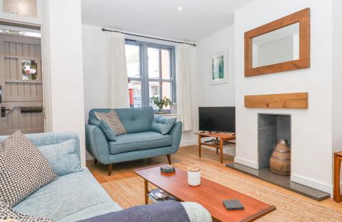 The Cottage on The Square - Photo 6