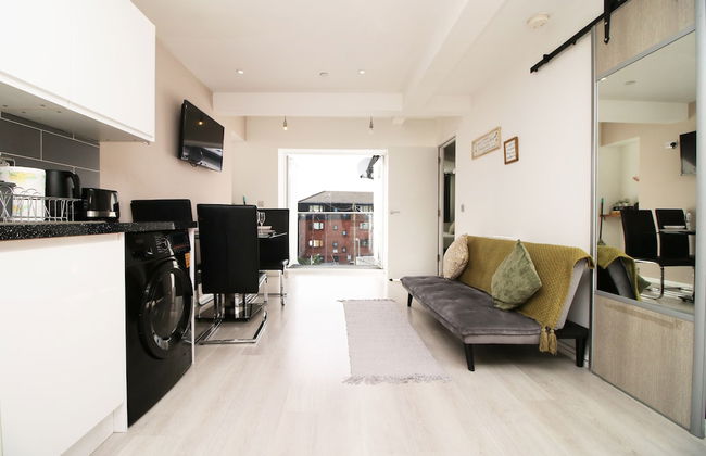 Skyline Immaculate 2-bed Apartment in Swansea - Photo 14