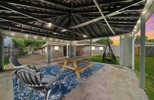 Large South Houston gem with covered patio seating - Foto 13