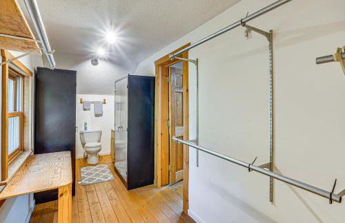 Historic Clark Cabin with Deck and Fishing Pond Access - Foto 22