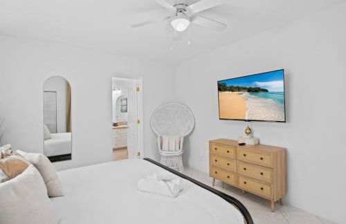 Sunshine Retreat I Waterfront I Pool I Paddle Boards I Bikes - Foto 9