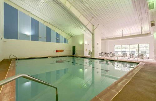 Secluded Retreat w Hot Tub, FirePit & Pool Access - Foto 46