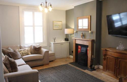Charming 4-Bed in Llangollen - Photo 1