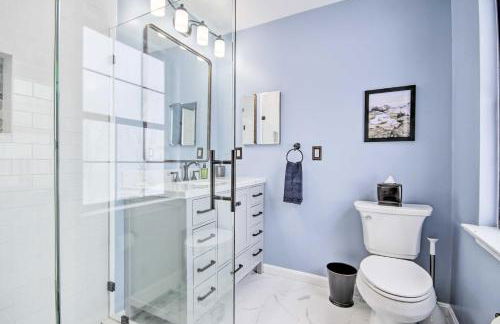 Modern Mountain Retreat with Deck and Hot Tub! - Foto 14