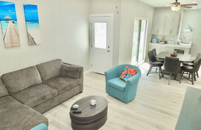 New Beach & Bay Retreat Full of Amenities! - Foto 8