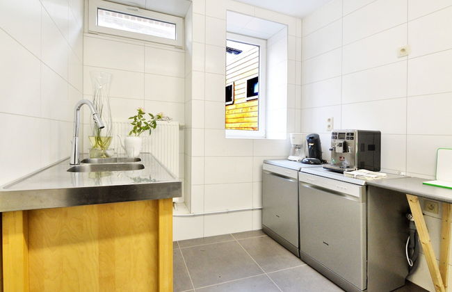 Walk Luxury Stay With Pool - Photo 15