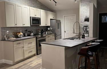 Charming 3bed 2bath Palmetto Pool Home - Photo 20