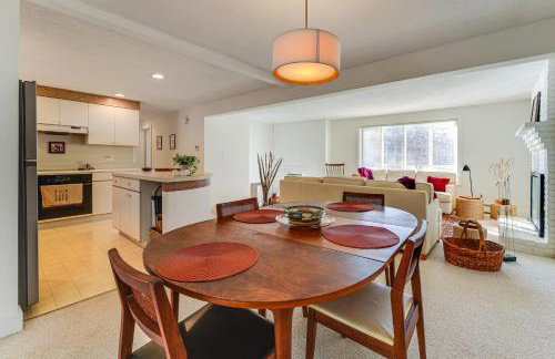 1 Mi to Maine Street! MCM-Style Home in Brunswick - Foto 2