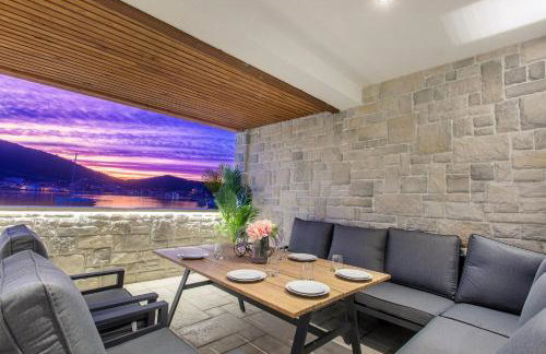 Seafront Villa Kupinica with heated Pool - Foto 2