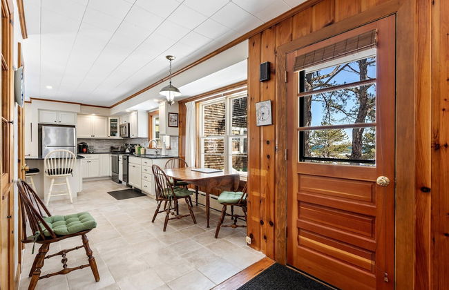 Bayview Beach Cottage For 4! - Photo 16