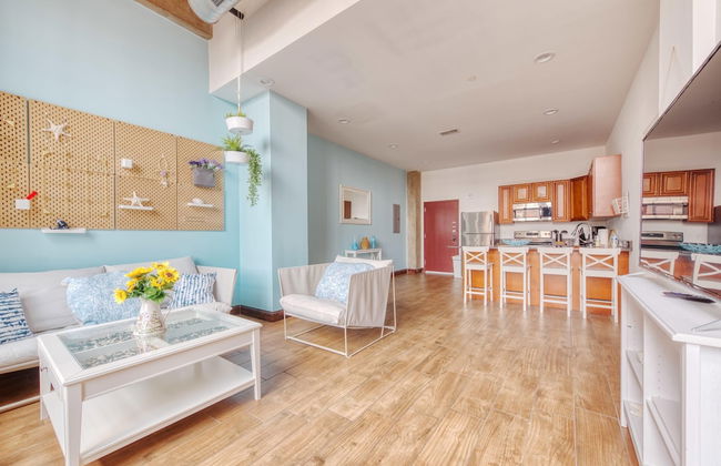 Sosuite 2BR Apt w Balcony W D Gym On-site Bar - Photo 6