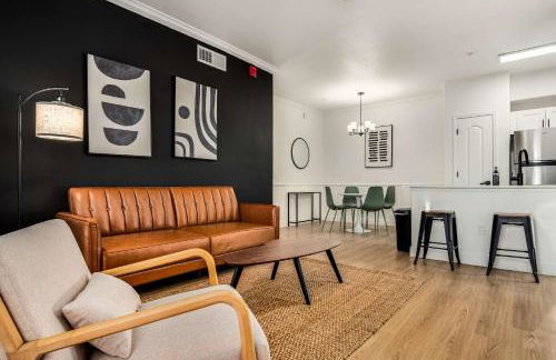 Boulevard Stays Quiet Modern 2BR Pickleball Pool Parking Gym 06 - Foto 12