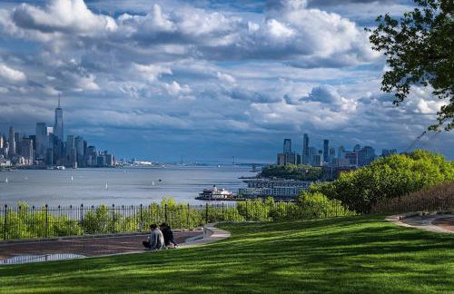 Cozy Retreat 15Min to NYC, FIFA, Mall,FREE Parking - Apartment - Foto 32