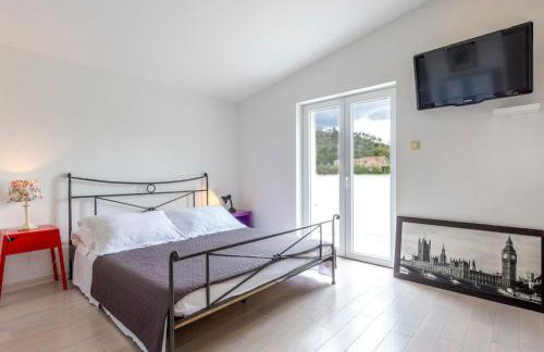 Serene Rural Villa with Pool, Sun Deck, and Children's Play Area - Five Bedroom Villa - Foto 35