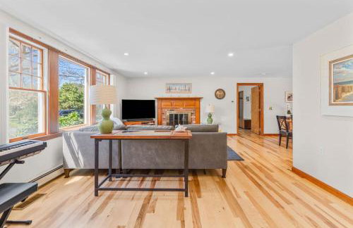 Lovely House 5 Min to Beach with Deck Grill and Garage - Foto 24