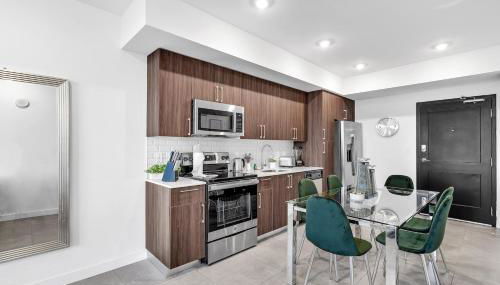 Gorgeous 3-Bed Retreat Mins from Bayside and Parking - Photo 3