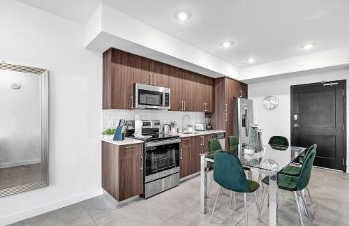 Gorgeous 3-Bed Retreat Mins from Bayside and Parking - Photo 3