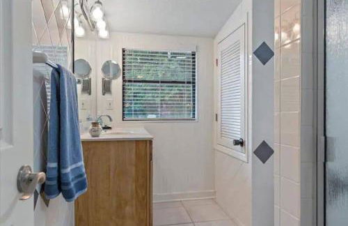 CANAL FRONT! Bring or rent a boat, near AMI/IMG. - Foto 17